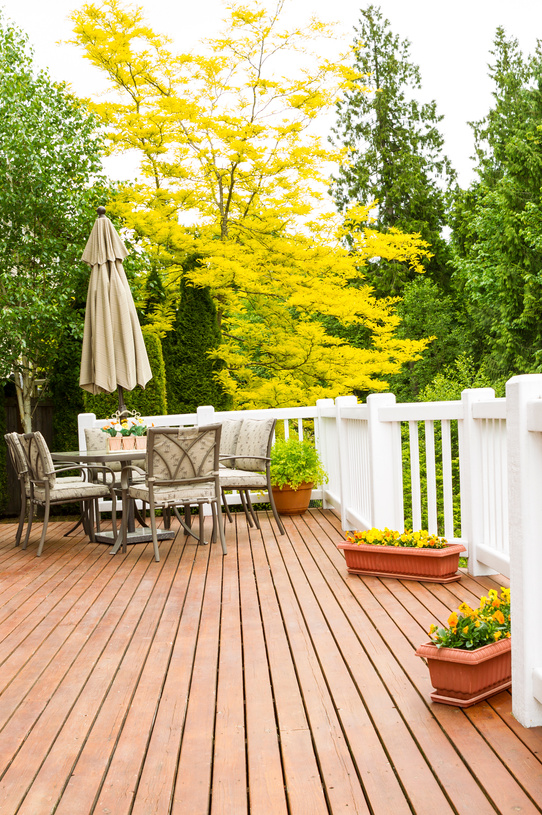 Outdoor Natural Cedar Deck with patio furniture